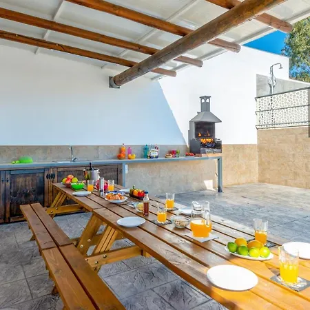 Villa Olivo By *